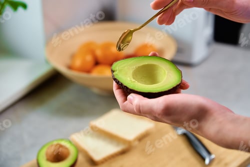 Preview: Ripe avocado in woman hands, Healthy breakfast