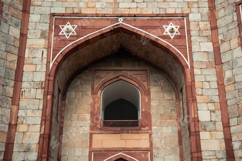Preview: Impressive islamic arch and star of david decorating ancient Humayun's Tomb in Delhi