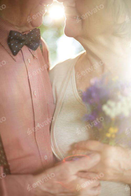 Preview: Flirting seniors