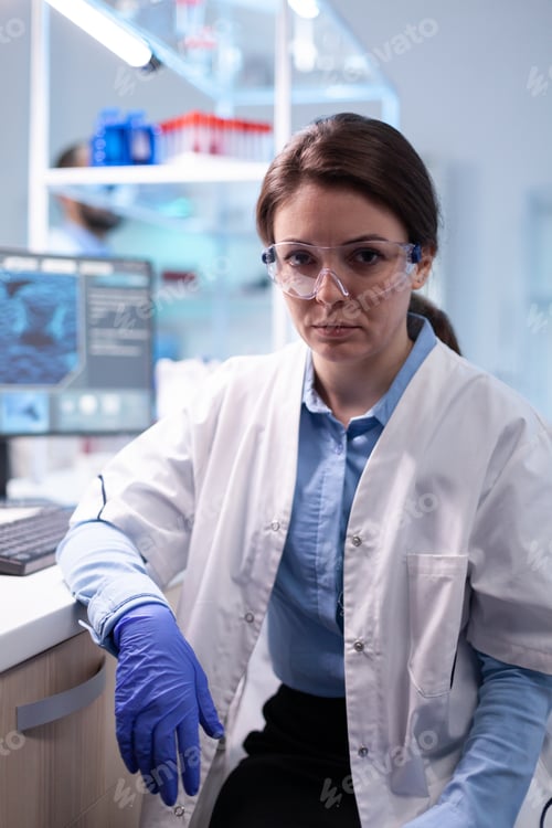 Preview: Poretrait of biochemistry specialist scientist in medicine laboratory