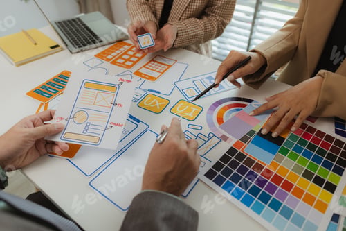 Preview: Digital product business owners brainstorm to find conclusions on choosing different website design