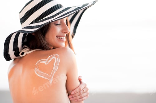 Preview: Woman sunbathing with sunscreen lotion