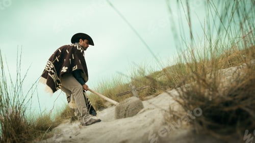 Preview: Man digs a grave in the desert