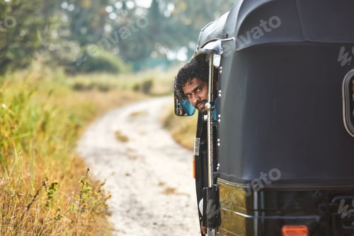 Preview: Portrait of tuk tuk driver in Sri Lanka