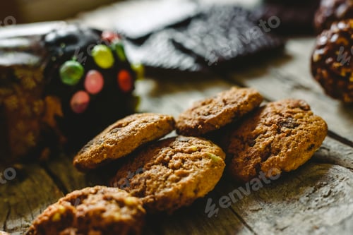 Preview: Chocolate chips and cookies with delicious topping, brown tones.