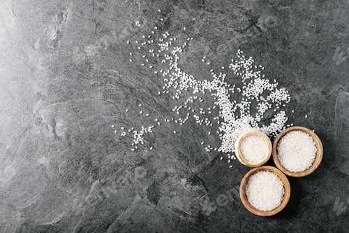 Preview: Rice in wooden and ceramic bowls