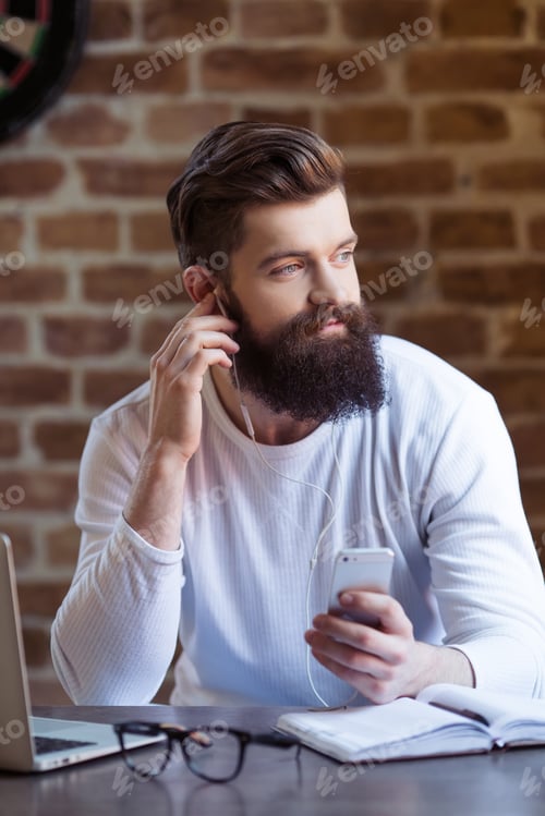 Preview: Bearded businessman working