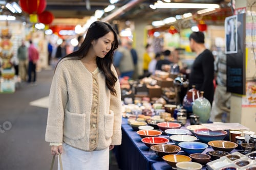 Preview: Tourist woman visit the street market