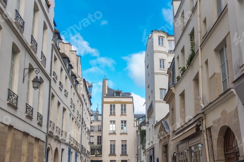 Preview: Paris, beautiful building, typical parisian facade