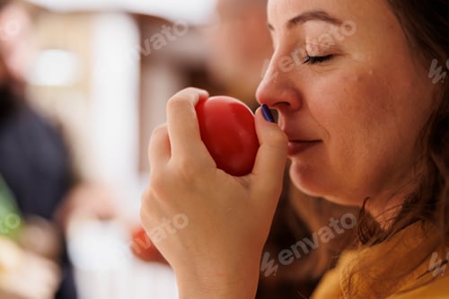Preview: Woman smelling fresh market apples
