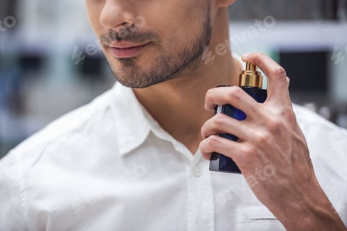 Preview: Man doing shopping