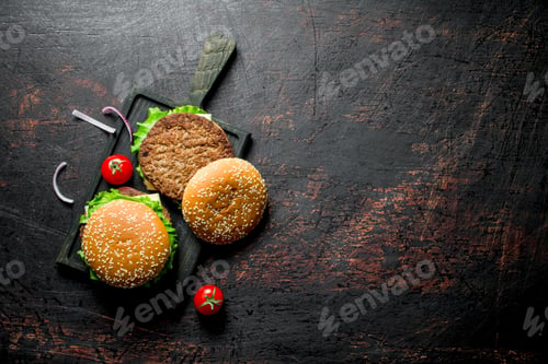 Preview: Burgers with beef and vegetables.