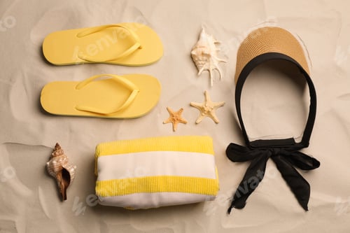 Preview: Flat lay composition with beach objects on sand