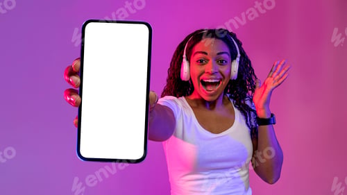 Preview: Amazing Offer. Surprised Black Woman Showing Blank Smartphone With White Screen, Mockup