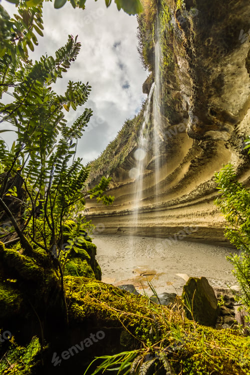 Preview: Coastal cliffs on the Truman track, close to Punakaiki and Greym