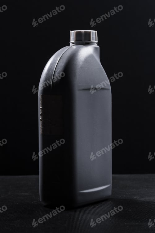 Preview: plastic bottle of motor oil