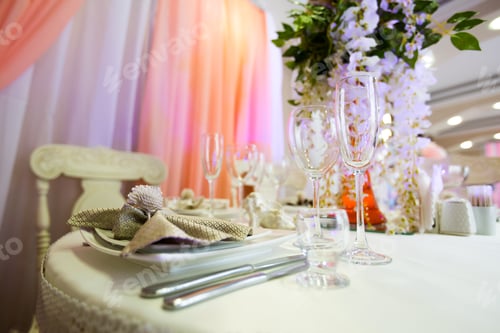Preview: beautifully served table in a restaurant