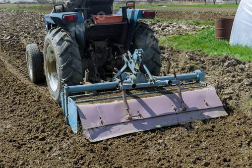 Vista previa: The tractor loosens and prepares the soil before sowing
