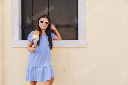 Preview: Smiling girl enjoying gelato on Burano island