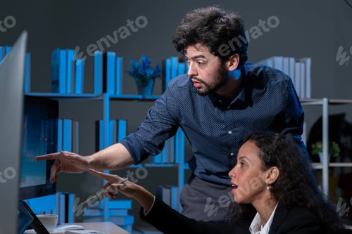Preview: business men and women who are working hard Working late into the night
