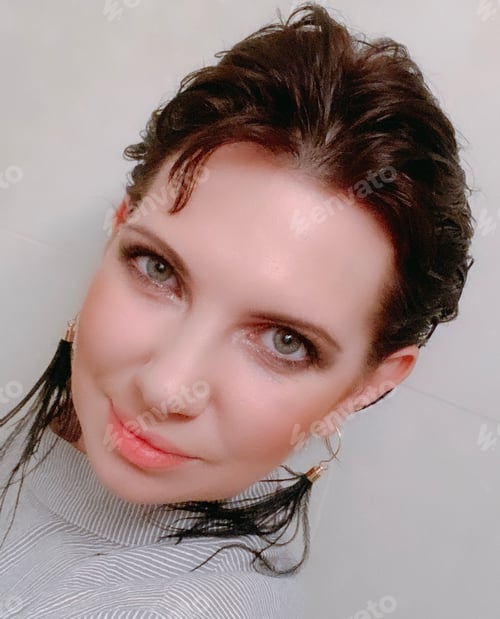 Preview: Short haircut beautiful woman