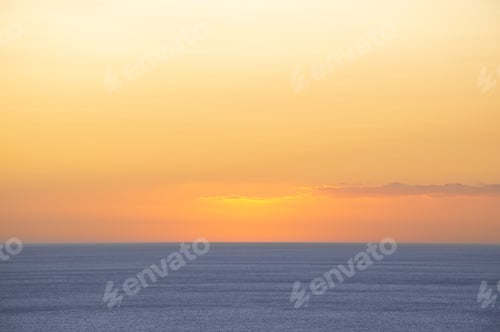 Preview: Sunset colors in the sky in the sea