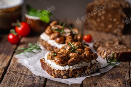 Preview: toast with cream cheese and mushroom