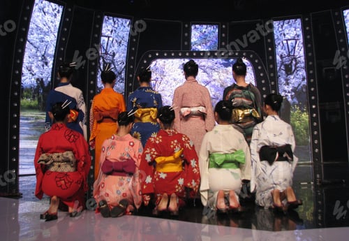 Preview: dancers are dancing japanese dance