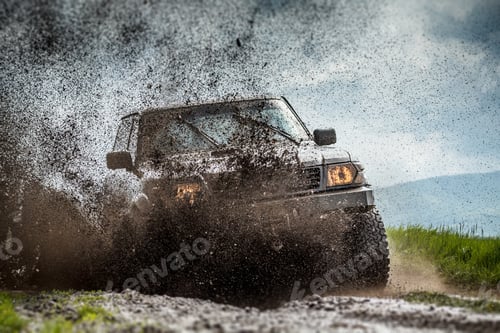 Preview: Jeep in mud