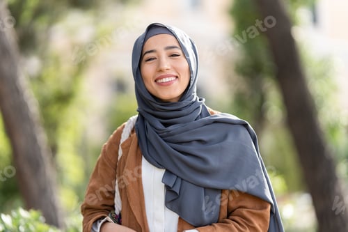 Preview: Smiling Woman With Headscarf in Urban Setting