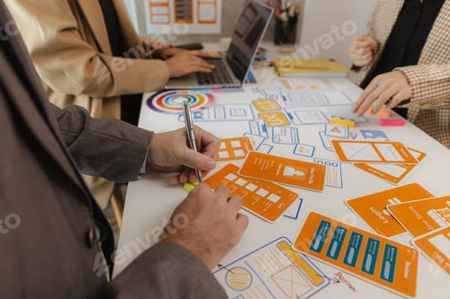 Preview: Digital product business owners brainstorm to find conclusions on choosing different website design