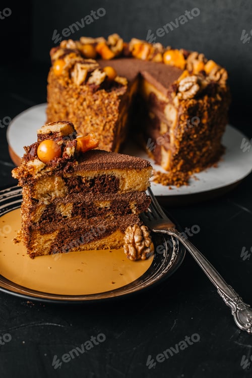 Preview: Delicious Layered Cake with Walnuts and Gooseberries