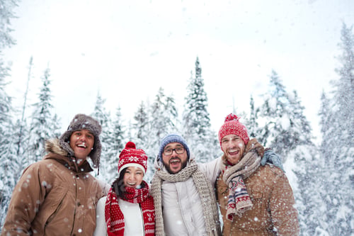 Preview: Friends under snowfall