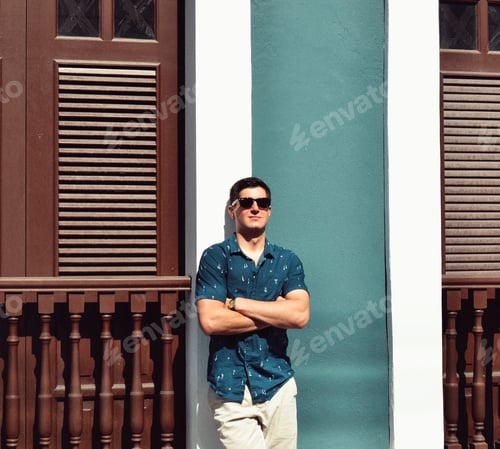 Preview: Cool modern man with sunglasses