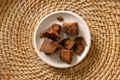 Preview: Kithul jaggery and treacle natural sweetener in white bowl. Alternative sugar and superfood.