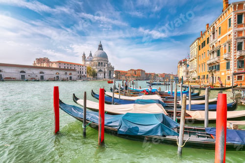 Preview: Breathtaking morning cityscape of Venice with Canal Grande and Basilica di Santa Maria