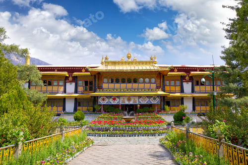 Preview: Norbulingka Palace