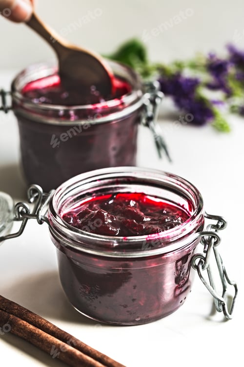 Preview: Homemade Roselle Jam with Cinnamon in preserved jars