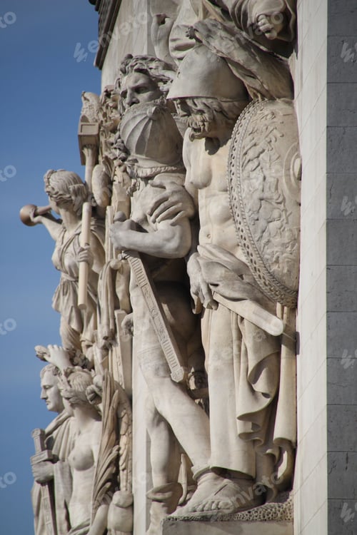 Vista previa: Intricate stone carvings on the Arc de Triomphe in Paris