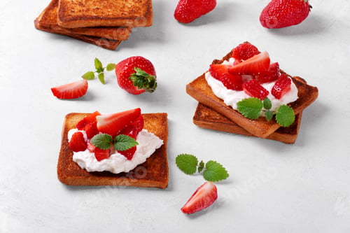 Preview: Bruschetta with stracciatella and strawberry