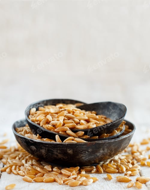 Preview: Raw Kamut grain in a bowl
