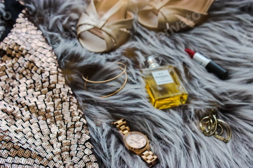 Preview: Gold themed fashion concept