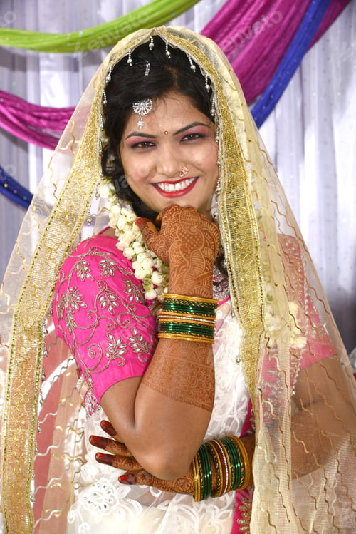 Preview: Indian bride wearing traditional wedding cloths in marriage ceremony.
