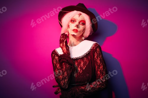 Preview: Witch in Halloween costume with grey hair