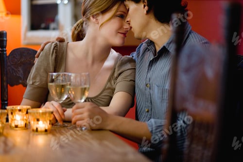 Preview: Romantic couple in a bar