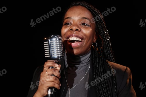 Preview: Black woman singing