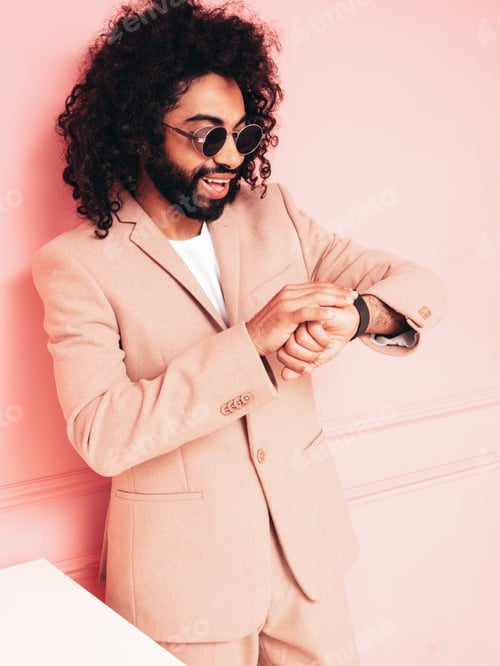 Preview: Handsome Arabian man posing in studio