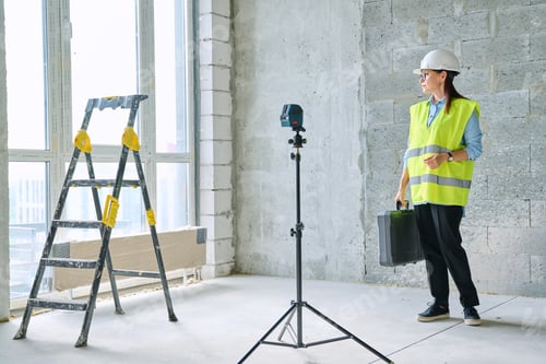 Preview: Portrait of female industrial worker builder engineer supervisor at construction