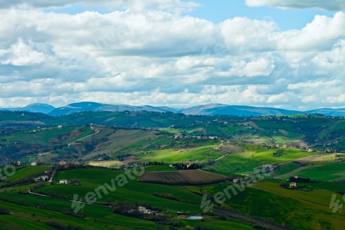 Preview: lovely green lush countryside