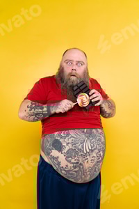 Vorschau: Übergroßer Mann hungert nach fettem Essen